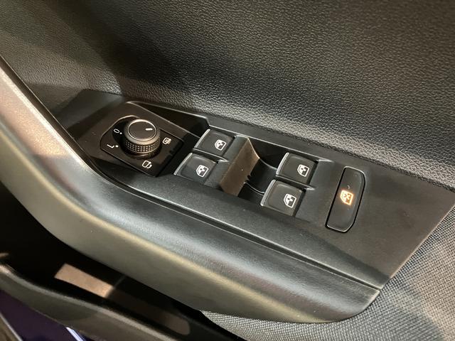 ＶＷ ポロＴＳＩスタイルプッシュスタート　アイドリングストップ　パーキングアシスト　アダプティブクルーズコントロール　ワイヤレス充電　オートライト　オートマチックハイビーム　ＬＥＤヘッドライト　フロントフォグランプ　２ＷＤ（愛媛県）の中古車