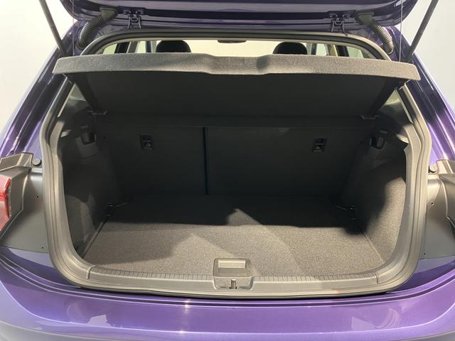 ＶＷ ポロＴＳＩスタイルプッシュスタート　アイドリングストップ　パーキングアシスト　アダプティブクルーズコントロール　ワイヤレス充電　オートライト　オートマチックハイビーム　ＬＥＤヘッドライト　フロントフォグランプ　２ＷＤ（愛媛県）の中古車