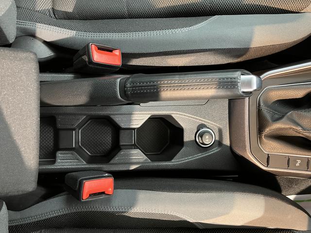 ＶＷ ポロＴＳＩスタイルプッシュスタート　アイドリングストップ　パーキングアシスト　アダプティブクルーズコントロール　ワイヤレス充電　オートライト　オートマチックハイビーム　ＬＥＤヘッドライト　フロントフォグランプ　２ＷＤ（愛媛県）の中古車