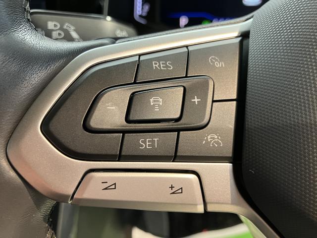 ＶＷ ポロＴＳＩスタイルプッシュスタート　アイドリングストップ　パーキングアシスト　アダプティブクルーズコントロール　ワイヤレス充電　オートライト　オートマチックハイビーム　ＬＥＤヘッドライト　フロントフォグランプ　２ＷＤ（愛媛県）の中古車