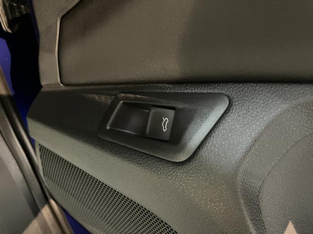 ＶＷ Ｔ−ロックＲプッシュスタート　電動パーキングブレーキ　オートブレーキホールド　運転席・助手席シートヒーター　オートライト　オートマチックハイビーム　ＬＥＤヘッドライト　リヤフォグランプ　パーキングアシスト　４ＷＤ（愛媛県）の中古車