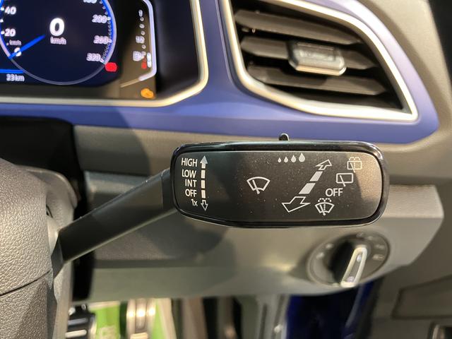 ＶＷ Ｔ−ロックＲプッシュスタート　電動パーキングブレーキ　オートブレーキホールド　運転席・助手席シートヒーター　オートライト　オートマチックハイビーム　ＬＥＤヘッドライト　リヤフォグランプ　パーキングアシスト　４ＷＤ（愛媛県）の中古車