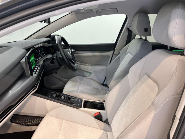 ＶＷ ゴルフヴァリアントｅＴＳＩ　スタイルプッシュスタート　電動パーキングブレーキ　オートブレーキホールド　運転席・助手席シートヒーター　ステアリングヒーター　アイドリングストップ　オートクルーズコントロール　電動リヤゲート　ワイヤレス充電（愛媛県）の中古車