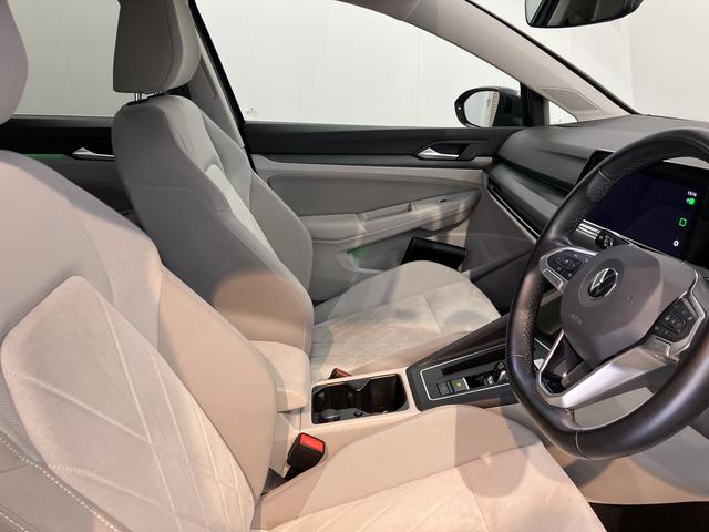 ＶＷ ゴルフヴァリアントｅＴＳＩ　スタイルプッシュスタート　電動パーキングブレーキ　オートブレーキホールド　運転席・助手席シートヒーター　ステアリングヒーター　アイドリングストップ　オートクルーズコントロール　電動リヤゲート　ワイヤレス充電（愛媛県）の中古車