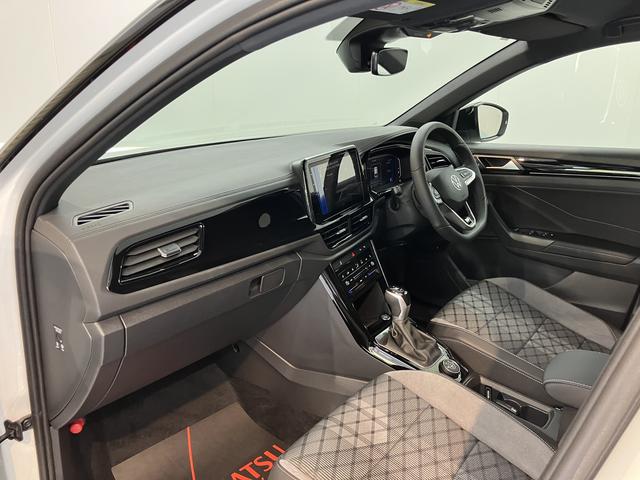 ＶＷ Ｔ−ロックＴＤＩ　４モーション　Ｒライン４ＷＤ　プッシュスタート　電動パーキングブレーキ　オートブレーキホールド　パーキングアシスト　コーナーセンサー　アイドリングストップ　電動リヤゲート　運転席・助手席シートヒーター　ＬＥＤヘッドライト（愛媛県）の中古車