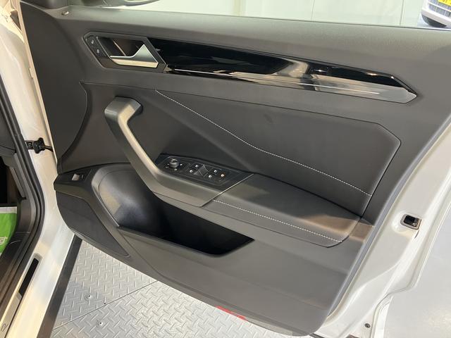 ＶＷ Ｔ−ロックＴＤＩ　４モーション　Ｒライン４ＷＤ　プッシュスタート　電動パーキングブレーキ　オートブレーキホールド　パーキングアシスト　コーナーセンサー　アイドリングストップ　電動リヤゲート　運転席・助手席シートヒーター　ＬＥＤヘッドライト（愛媛県）の中古車
