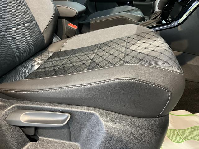 ＶＷ Ｔ−ロックＴＤＩ　４モーション　Ｒライン４ＷＤ　プッシュスタート　電動パーキングブレーキ　オートブレーキホールド　パーキングアシスト　コーナーセンサー　アイドリングストップ　電動リヤゲート　運転席・助手席シートヒーター　ＬＥＤヘッドライト（愛媛県）の中古車