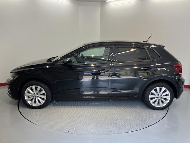 ＶＷ ポロＴＳＩハイラインプッシュスタート　アイドリングストップ　パークアシスト　コーナーセンサー　アダプティブクルーズコントロール　オートライト　ＬＥＤヘッドライト　フロントフォグランプ　リヤフォグランプ　ワイヤレス充電（愛媛県）の中古車