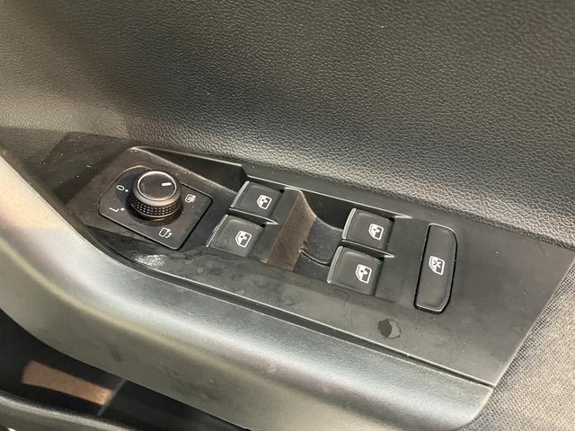 ＶＷ ポロＴＳＩハイラインプッシュスタート　アイドリングストップ　パークアシスト　コーナーセンサー　アダプティブクルーズコントロール　オートライト　ＬＥＤヘッドライト　フロントフォグランプ　リヤフォグランプ　ワイヤレス充電（愛媛県）の中古車