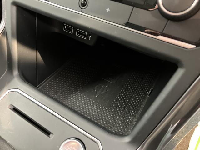 ＶＷ ポロＴＳＩハイラインプッシュスタート　アイドリングストップ　パークアシスト　コーナーセンサー　アダプティブクルーズコントロール　オートライト　ＬＥＤヘッドライト　フロントフォグランプ　リヤフォグランプ　ワイヤレス充電（愛媛県）の中古車