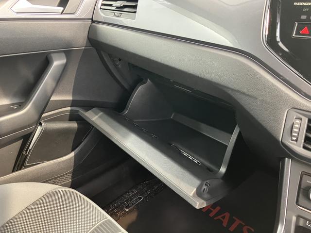 ＶＷ ポロＴＳＩハイラインプッシュスタート　アイドリングストップ　パークアシスト　コーナーセンサー　アダプティブクルーズコントロール　オートライト　ＬＥＤヘッドライト　フロントフォグランプ　リヤフォグランプ　ワイヤレス充電（愛媛県）の中古車