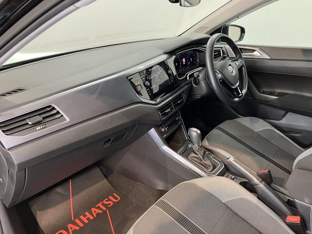 ＶＷ ポロＴＳＩハイラインプッシュスタート　アイドリングストップ　パークアシスト　コーナーセンサー　アダプティブクルーズコントロール　オートライト　ＬＥＤヘッドライト　フロントフォグランプ　リヤフォグランプ　ワイヤレス充電（愛媛県）の中古車