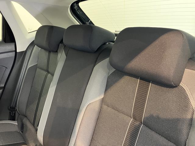 ＶＷ ポロＴＳＩハイラインプッシュスタート　アイドリングストップ　パークアシスト　コーナーセンサー　アダプティブクルーズコントロール　オートライト　ＬＥＤヘッドライト　フロントフォグランプ　リヤフォグランプ　ワイヤレス充電（愛媛県）の中古車