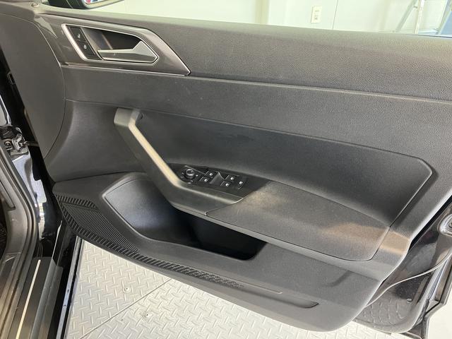 ＶＷ ポロＴＳＩハイラインプッシュスタート　アイドリングストップ　パークアシスト　コーナーセンサー　アダプティブクルーズコントロール　オートライト　ＬＥＤヘッドライト　フロントフォグランプ　リヤフォグランプ　ワイヤレス充電（愛媛県）の中古車