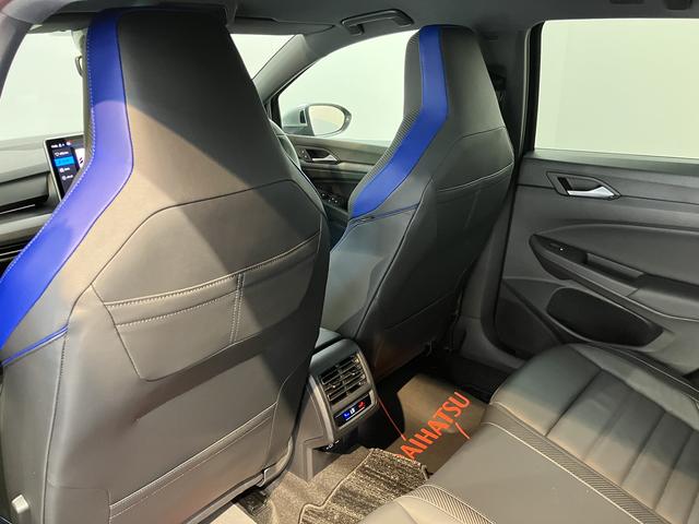 VW ゴルフRヴァリアントアドバンスヘッドアップディスプレイ 電動パーキングブレーキ オートブレーキホールド アダプティブクルーズコントロール 運転席助手席シートヒーター&エアコン ステアリングヒーター 電動リヤゲート プッシュスタート(愛媛県)の中古車