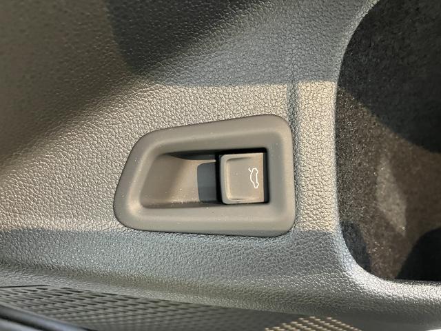 VW ゴルフRヴァリアントアドバンスヘッドアップディスプレイ 電動パーキングブレーキ オートブレーキホールド アダプティブクルーズコントロール 運転席助手席シートヒーター&エアコン ステアリングヒーター 電動リヤゲート プッシュスタート(愛媛県)の中古車