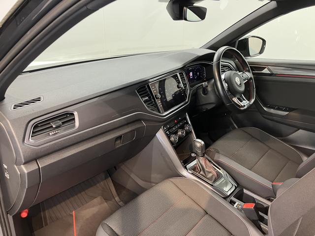 ＶＷ Ｔ−ロックＴＤＩ　スポーツプッシュスタート　コーナーセンサー　アイドリングストップ　オートクルーズコントロール　電動リヤゲート　オートライト　オートマチックハイビーム　ＬＥＤヘッドライト　フロントフォグランプ　リヤフォグランプ（愛媛県）の中古車