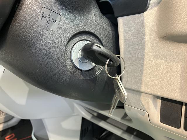 ムーヴL SAIII2WD ベンチシート アイドリングストップ オートマチックハイビーム ハロゲンヘッドライト 盗難防止装置 運転席・助手席エアバック マニュアルエアコン 電動格納ミラー キーレス オーディオレス(愛媛県)の中古車