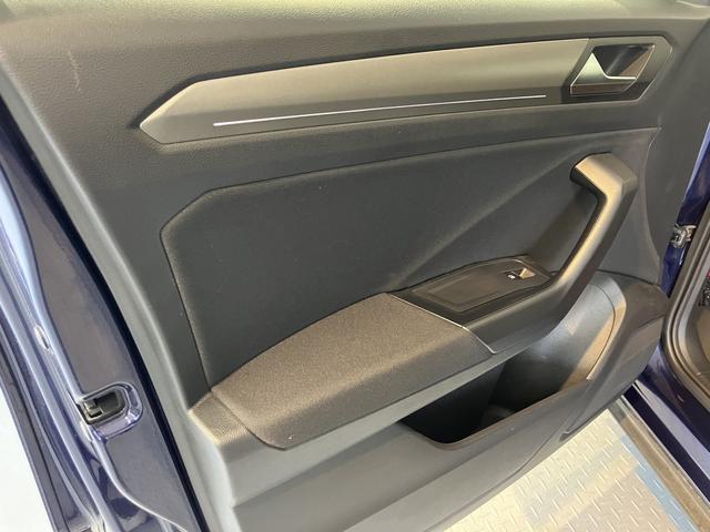 ＶＷ Ｔ−ロックＴＤＩ　スタイル純正ナビ　バックカメラ　地上デジタルＴＶ　ＥＴＣ　プッシュスタート　ＬＥＤヘッドライト　オートライト　クルーズコントロール　電動パーキング　ディーゼルターボ　アイドリングストップ（愛媛県）の中古車