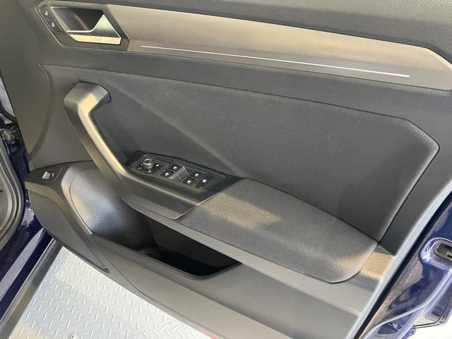 ＶＷ Ｔ−ロックＴＤＩ　スタイル純正ナビ　バックカメラ　地上デジタルＴＶ　ＥＴＣ　プッシュスタート　ＬＥＤヘッドライト　オートライト　クルーズコントロール　電動パーキング　ディーゼルターボ　アイドリングストップ（愛媛県）の中古車