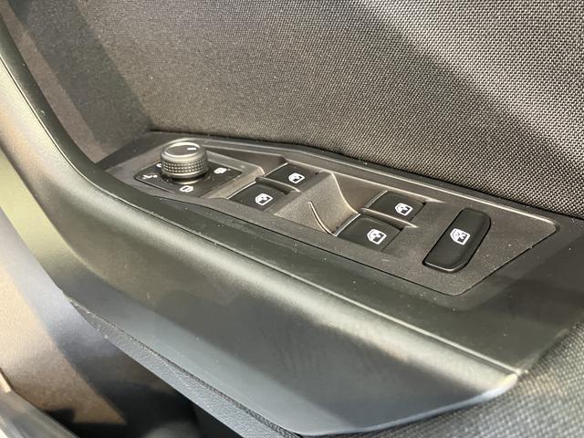 ＶＷ Ｔ−ロックＴＤＩ　スタイル純正ナビ　バックカメラ　地上デジタルＴＶ　ＥＴＣ　プッシュスタート　ＬＥＤヘッドライト　オートライト　クルーズコントロール　電動パーキング　ディーゼルターボ　アイドリングストップ（愛媛県）の中古車