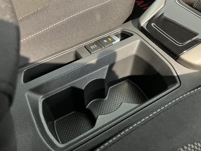 ＶＷ Ｔ−ロックＴＤＩ　スタイル純正ナビ　バックカメラ　地上デジタルＴＶ　ＥＴＣ　プッシュスタート　ＬＥＤヘッドライト　オートライト　クルーズコントロール　電動パーキング　ディーゼルターボ　アイドリングストップ（愛媛県）の中古車