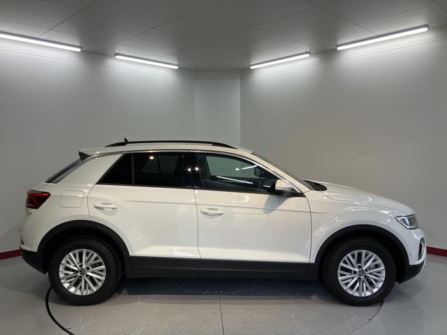 VW T−ロックTSI アクティブオートライト LEDヘッドライト 電動パーキングブレーキ オートブレーキホールド プッシュスタート アダプティブクルーズコントロール アイドリングストップ コーナーセンサー パークアシスト 純正ナビ(愛媛県)の中古車