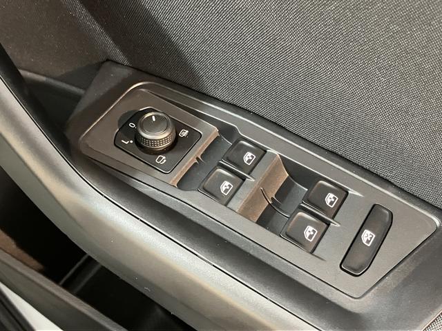 VW T−ロックTSI アクティブオートライト LEDヘッドライト 電動パーキングブレーキ オートブレーキホールド プッシュスタート アダプティブクルーズコントロール アイドリングストップ コーナーセンサー パークアシスト 純正ナビ(愛媛県)の中古車