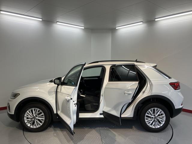 VW T−ロックTSI アクティブオートライト LEDヘッドライト 電動パーキングブレーキ オートブレーキホールド プッシュスタート アダプティブクルーズコントロール アイドリングストップ コーナーセンサー パークアシスト 純正ナビ(愛媛県)の中古車