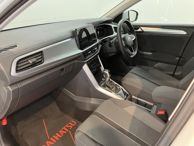 VW T−ロックTSI アクティブオートライト LEDヘッドライト 電動パーキングブレーキ オートブレーキホールド プッシュスタート アダプティブクルーズコントロール アイドリングストップ コーナーセンサー パークアシスト 純正ナビ(愛媛県)の中古車