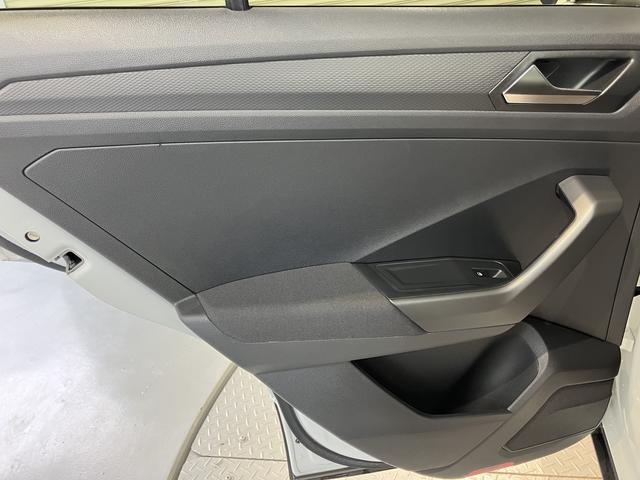 VW T−ロックTSI アクティブオートライト LEDヘッドライト 電動パーキングブレーキ オートブレーキホールド プッシュスタート アダプティブクルーズコントロール アイドリングストップ コーナーセンサー パークアシスト 純正ナビ(愛媛県)の中古車