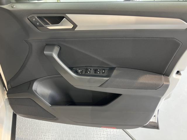VW T−ロックTSI アクティブオートライト LEDヘッドライト 電動パーキングブレーキ オートブレーキホールド プッシュスタート アダプティブクルーズコントロール アイドリングストップ コーナーセンサー パークアシスト 純正ナビ(愛媛県)の中古車