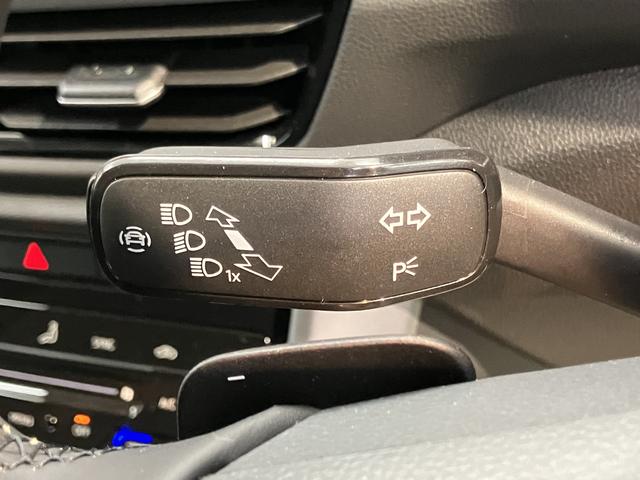 VW T−ロックTSI アクティブオートライト LEDヘッドライト 電動パーキングブレーキ オートブレーキホールド プッシュスタート アダプティブクルーズコントロール アイドリングストップ コーナーセンサー パークアシスト 純正ナビ(愛媛県)の中古車