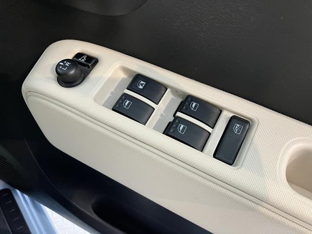 ミラココアココアプラスＸ２ＷＤ　オートライト　ハロゲンヘッドライト　フロントフォグランプ　盗難防止装置　ベンチシート　純正ナビ　ＣＤ　ワンセグＴＶ　ＵＳＢ　ＡＭ　ＦＭ　バックカメラ　電動格納ミラー　運転席・助手席エアバック（愛媛県）の中古車