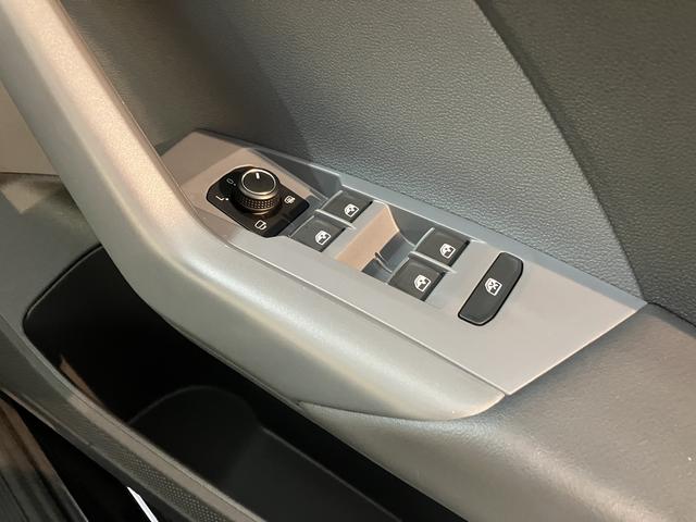 ＶＷ Ｔ−クロスＴＳＩ　１ｓｔプッシュスタート　アアイドリングストップ　コーナーセンサー　パーキングアシスト　アダプティブクルーズコントロール　レーンキープアシスト　オートライト　ＬＥＤヘッドライト　フロントフォグランプ　２ＷＤ（愛媛県）の中古車