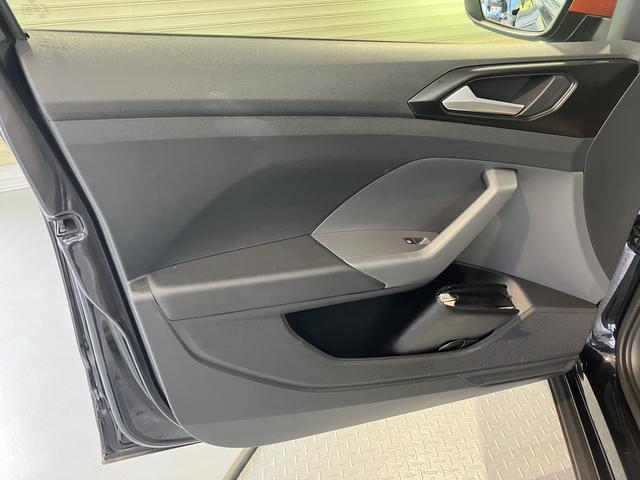 ＶＷ Ｔ−クロスＴＳＩ　１ｓｔプッシュスタート　アアイドリングストップ　コーナーセンサー　パーキングアシスト　アダプティブクルーズコントロール　レーンキープアシスト　オートライト　ＬＥＤヘッドライト　フロントフォグランプ　２ＷＤ（愛媛県）の中古車