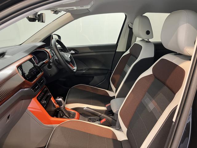 ＶＷ Ｔ−クロスＴＳＩ　１ｓｔプッシュスタート　アアイドリングストップ　コーナーセンサー　パーキングアシスト　アダプティブクルーズコントロール　レーンキープアシスト　オートライト　ＬＥＤヘッドライト　フロントフォグランプ　２ＷＤ（愛媛県）の中古車