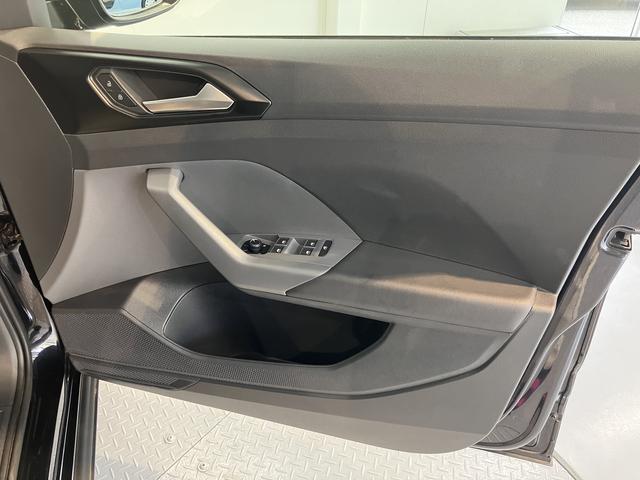 ＶＷ Ｔ−クロスＴＳＩ　１ｓｔプッシュスタート　アアイドリングストップ　コーナーセンサー　パーキングアシスト　アダプティブクルーズコントロール　レーンキープアシスト　オートライト　ＬＥＤヘッドライト　フロントフォグランプ　２ＷＤ（愛媛県）の中古車