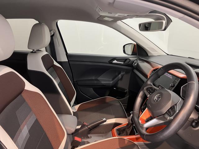 ＶＷ Ｔ−クロスＴＳＩ　１ｓｔプッシュスタート　アアイドリングストップ　コーナーセンサー　パーキングアシスト　アダプティブクルーズコントロール　レーンキープアシスト　オートライト　ＬＥＤヘッドライト　フロントフォグランプ　２ＷＤ（愛媛県）の中古車