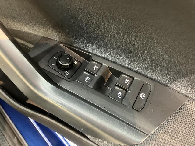 ＶＷ ポロＴＳＩコンフォートラインアイドリングストップ　パークアシスト　コーナーセンサー　アダプティブクルーズコントロール　オートライト　リヤフォグランプ　ワイヤレス充電　純正ナビ　ＣＤ　ＤＶＤ　ＳＤ　ＵＳＢ　フルセグ　バックカメラ（愛媛県）の中古車