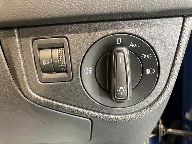 ＶＷ ポロＴＳＩコンフォートラインアイドリングストップ　パークアシスト　コーナーセンサー　アダプティブクルーズコントロール　オートライト　リヤフォグランプ　ワイヤレス充電　純正ナビ　ＣＤ　ＤＶＤ　ＳＤ　ＵＳＢ　フルセグ　バックカメラ（愛媛県）の中古車