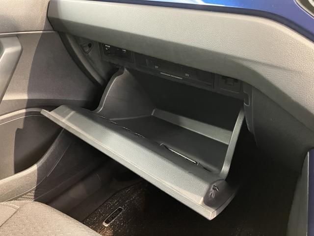 ＶＷ ポロＴＳＩコンフォートラインアイドリングストップ　パークアシスト　コーナーセンサー　アダプティブクルーズコントロール　オートライト　リヤフォグランプ　ワイヤレス充電　純正ナビ　ＣＤ　ＤＶＤ　ＳＤ　ＵＳＢ　フルセグ　バックカメラ（愛媛県）の中古車