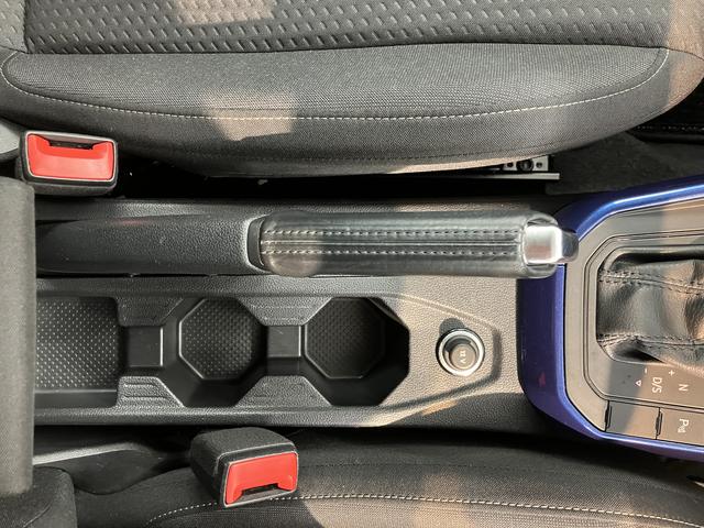 ＶＷ ポロＴＳＩコンフォートラインアイドリングストップ　パークアシスト　コーナーセンサー　アダプティブクルーズコントロール　オートライト　リヤフォグランプ　ワイヤレス充電　純正ナビ　ＣＤ　ＤＶＤ　ＳＤ　ＵＳＢ　フルセグ　バックカメラ（愛媛県）の中古車