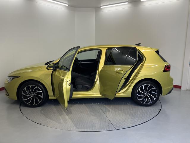 ＶＷ ゴルフＴＤＩアクティブアドバンスプッシュスタート　電動パーキングブレーキ　オートブレーキホールド　ワイヤレス充電　運転席・助手席シートヒーター　アイドリングストップ　アダプティブクルーズコントロール　オートライト　リヤフォグランプ（愛媛県）の中古車