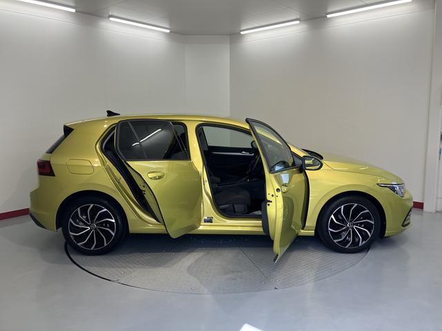 ＶＷ ゴルフＴＤＩアクティブアドバンスプッシュスタート　電動パーキングブレーキ　オートブレーキホールド　ワイヤレス充電　運転席・助手席シートヒーター　アイドリングストップ　アダプティブクルーズコントロール　オートライト　リヤフォグランプ（愛媛県）の中古車