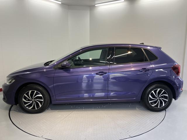 ＶＷ ポロＴＳＩアクティブプッシュスタート　アイドリングストップ　コーナーセンサー　パークアシスト　ワイヤレス充電　アダプティブクルーズコントロール　レーンキープアシスト　オートライト　オートマチックハイビーム　２ＷＤ（愛媛県）の中古車