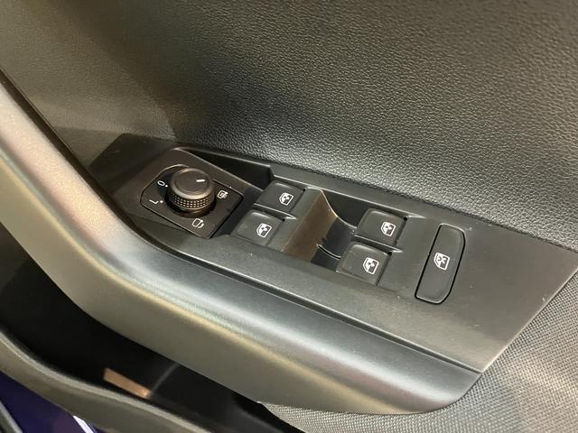 ＶＷ ポロＴＳＩアクティブプッシュスタート　アイドリングストップ　コーナーセンサー　パークアシスト　ワイヤレス充電　アダプティブクルーズコントロール　レーンキープアシスト　オートライト　オートマチックハイビーム　２ＷＤ（愛媛県）の中古車