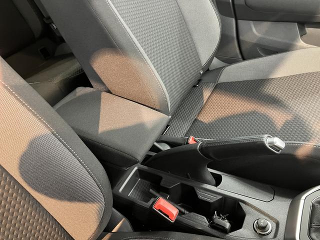 ＶＷ ポロＴＳＩアクティブプッシュスタート　アイドリングストップ　コーナーセンサー　パークアシスト　ワイヤレス充電　アダプティブクルーズコントロール　レーンキープアシスト　オートライト　オートマチックハイビーム　２ＷＤ（愛媛県）の中古車