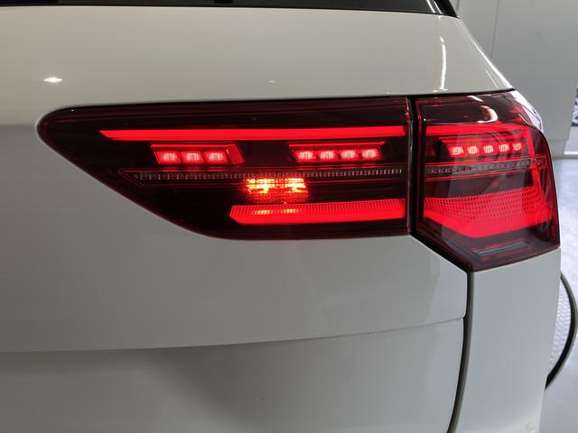 ＶＷ ゴルフヴァリアントｅＴＳＩ　アクティブプッシュスタート　電動パーキングブレーキ　オートブレーキホールド　アダプティブクルーズコントロール　レーンキープアシスト　パークアシスト　オートライト　オートマチックハイビーム　ＬＥＤヘッドライト（愛媛県）の中古車