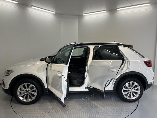 ＶＷ Ｔ−ロックＴＤＩ　スタイルプッシュスタート　電動パーキングブレーキ　オートブレーキホールド　ワイヤレス充電　アイドリングストップ　コーナーセンサー　パーキングアシスト　アダプティブクルーズコントロール　レーンキープアシスト（愛媛県）の中古車